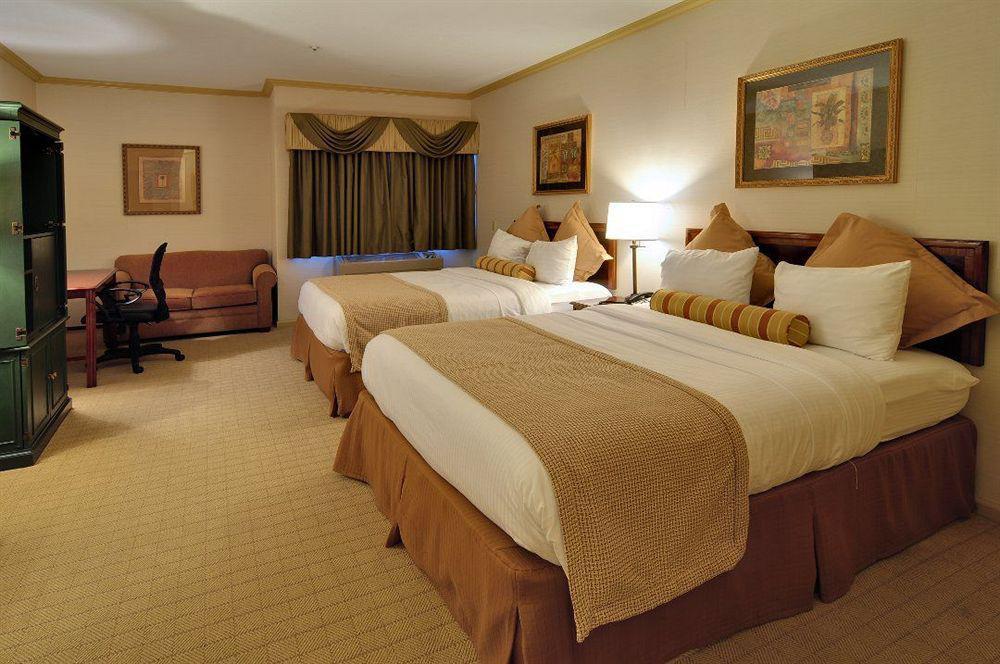Best Western Plus Palm Court Hotel Davis Δωμάτιο φωτογραφία